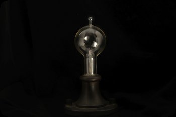 Image of Edison light bulb.