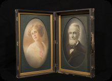 Image of portrait company salesmans sample case.