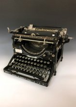 Image of typewriter owned by Carl Sandburg.